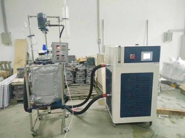 玻璃反應釜配套高低溫一體機控溫設備